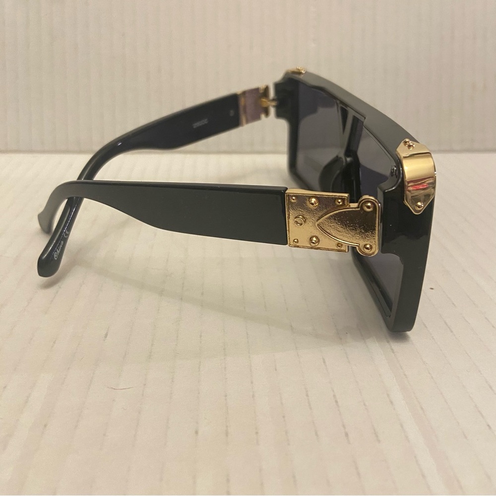 NY New York Black and Gold Rectangular Max UV Protection Sunglasses. - Picture 2 of 5
